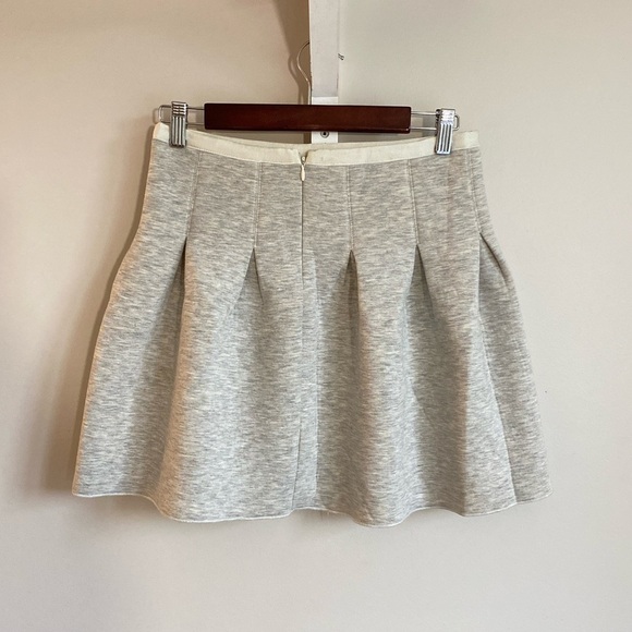 Grey pleated mini skirt - Picture 2 of 2